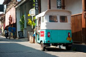 Uma moto que foi transformada em um food truck